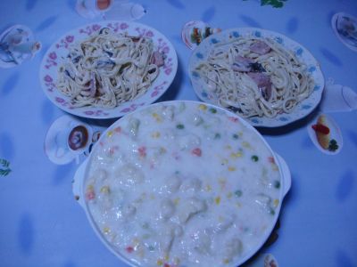 å¥¶æ²¹åŸ¹æ ¹æ„é¢å’Œå¥¶æ²¹è”¬èœæ±¤
